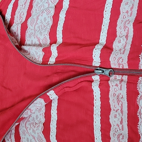 Kimchi Blue Lace Zip Tank - Picture 3 of 9